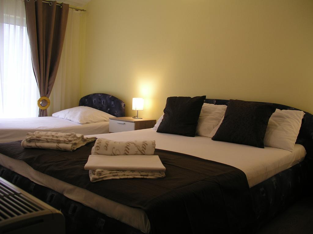 גראדאץ Aparthotel Pecic מראה חיצוני תמונה