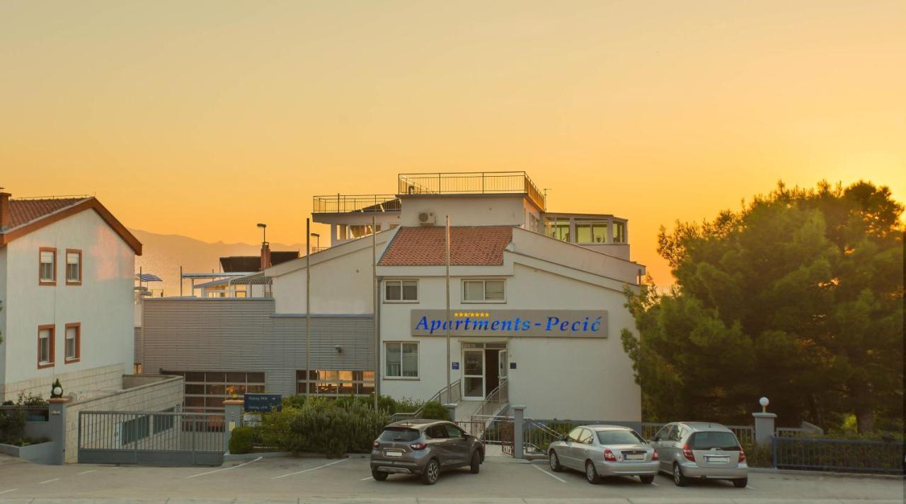גראדאץ Aparthotel Pecic מראה חיצוני תמונה